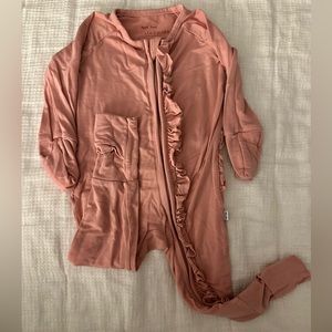 Little Sleepies Zippy with ruffle bottom, 0-3m, Pink